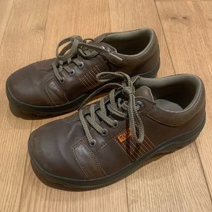 Keen boys casual dress shoes size 4